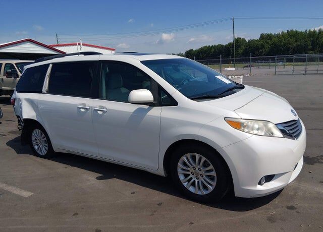 2016 TOYOTA Sienna
