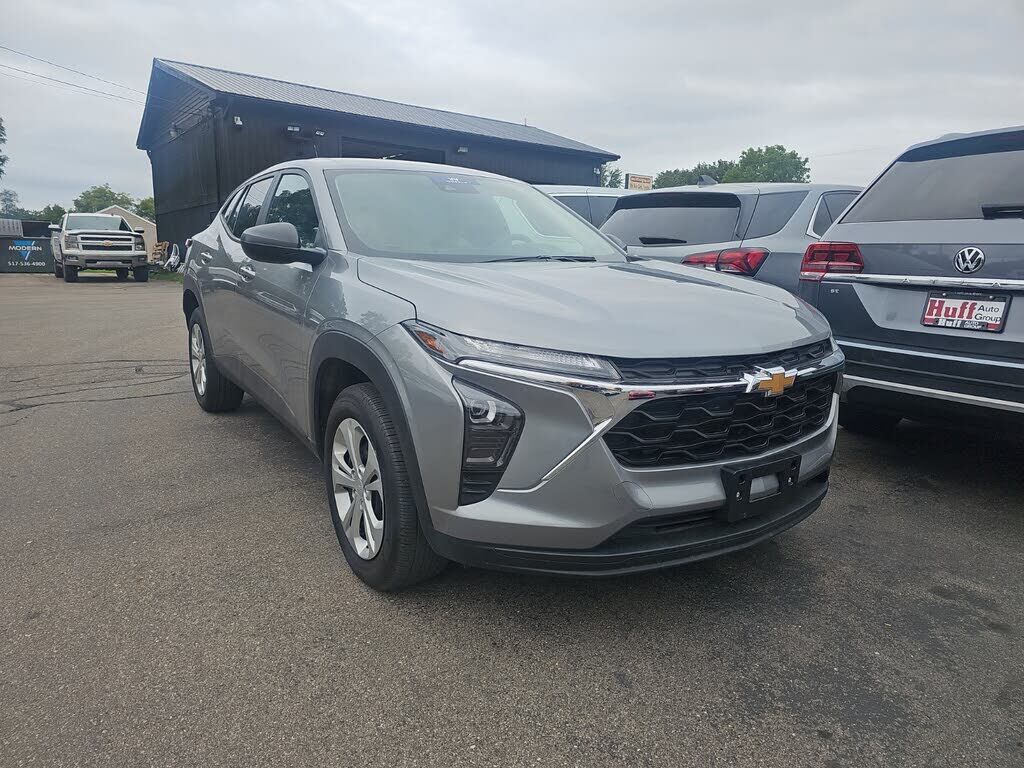 2025 CHEVROLET Trax