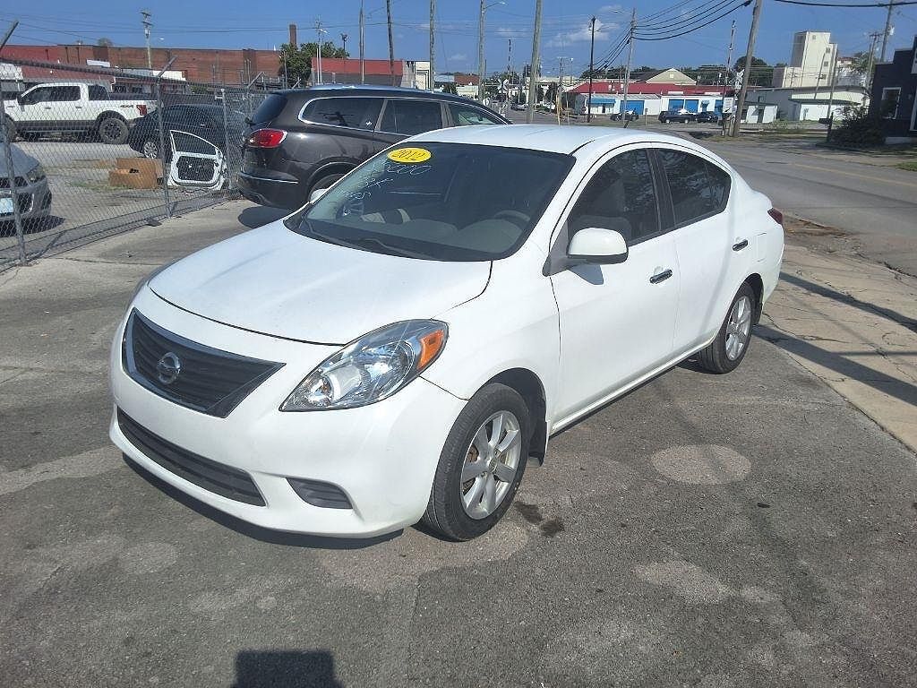 2012 NISSAN Versa