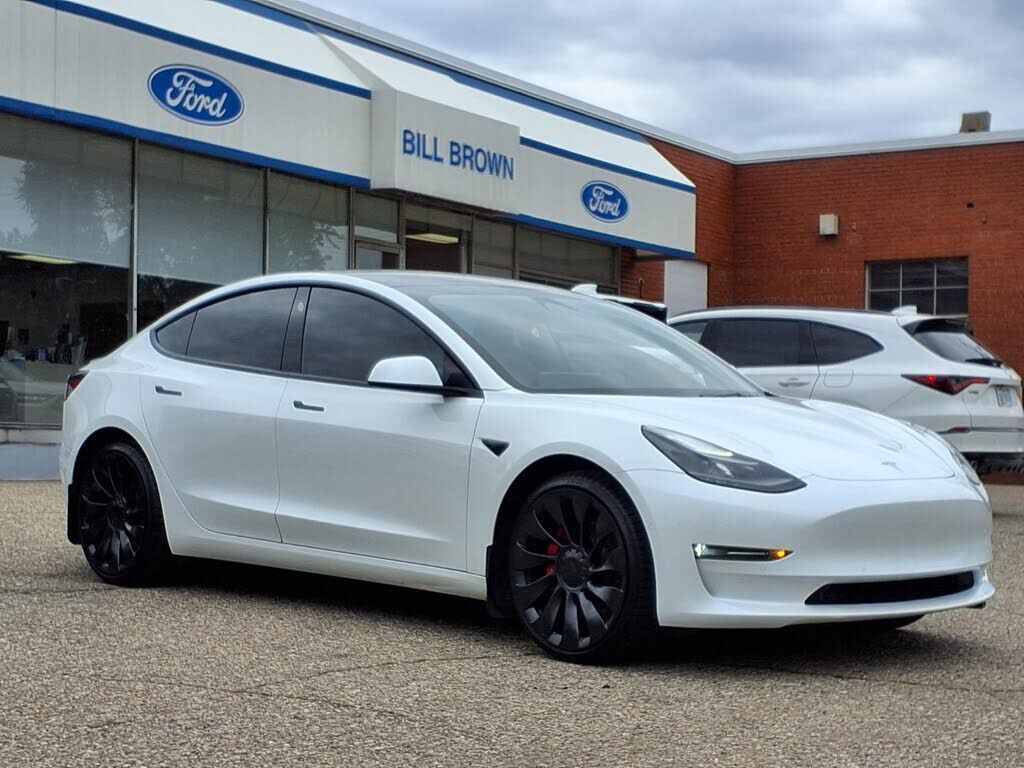 2022 TESLA Model 3