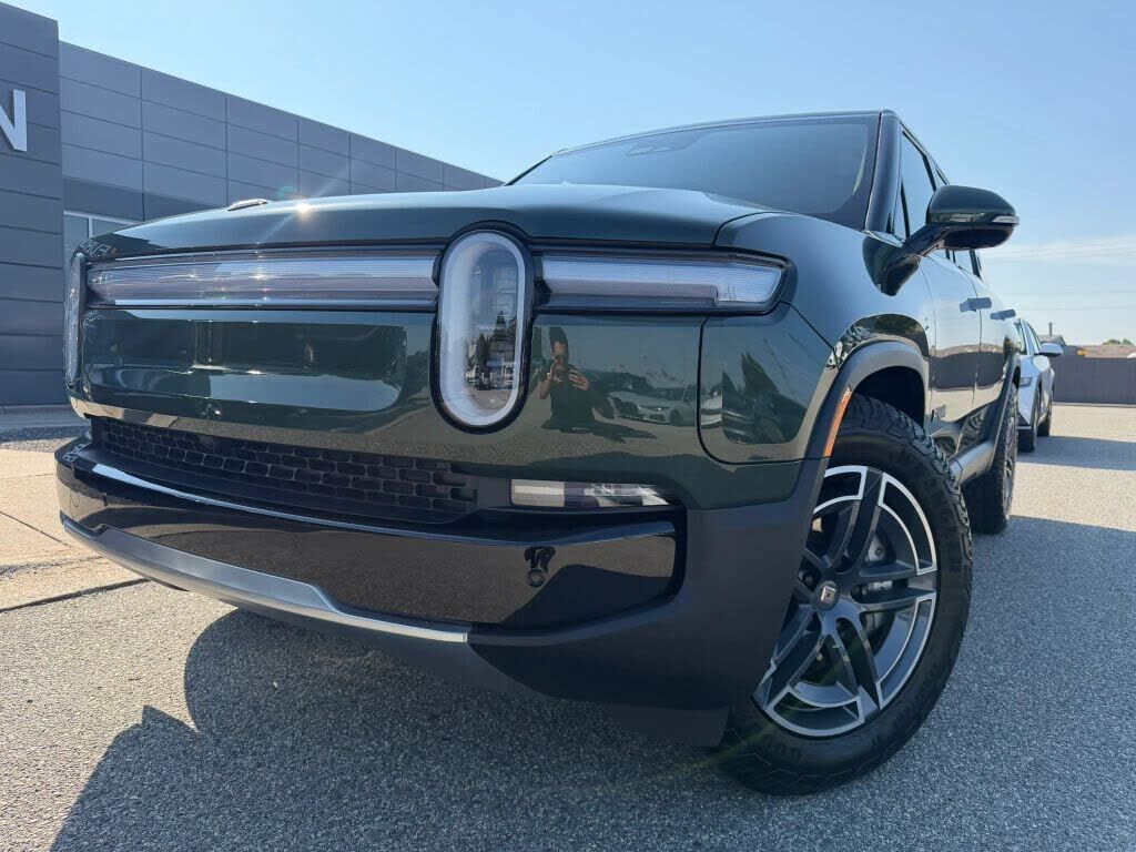 2025 RIVIAN R1S