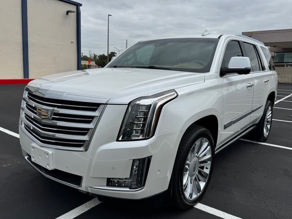 2017 CADILLAC Escalade