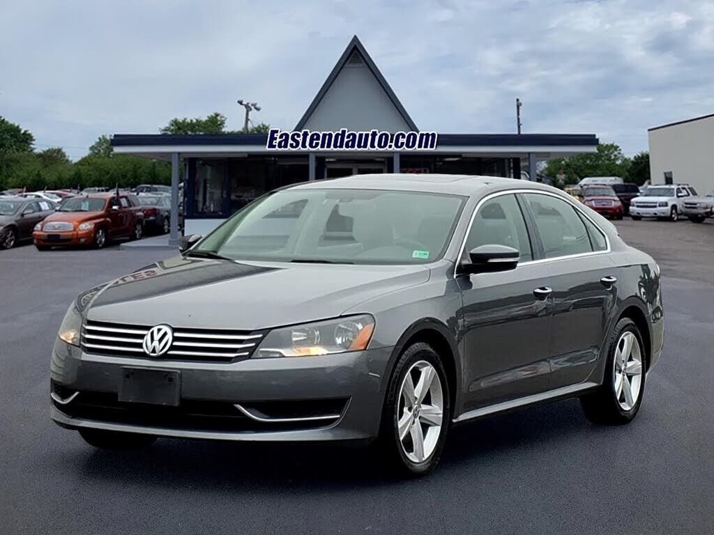 2013 VOLKSWAGEN Passat
