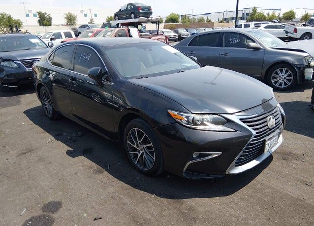 2017 LEXUS ES