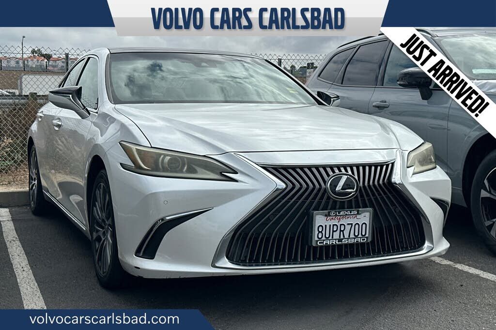 2019 LEXUS ES