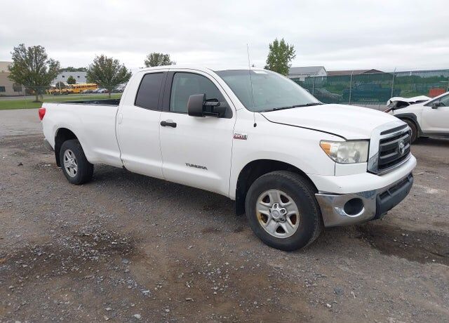 2011 TOYOTA Tundra