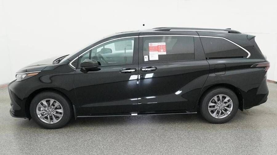 2026 TOYOTA Sienna