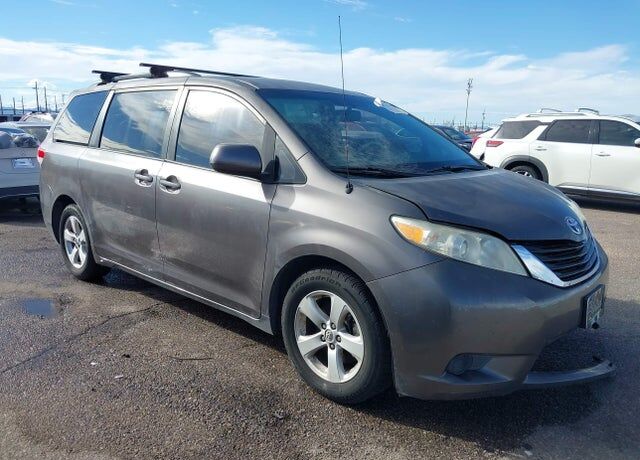 2013 TOYOTA Sienna