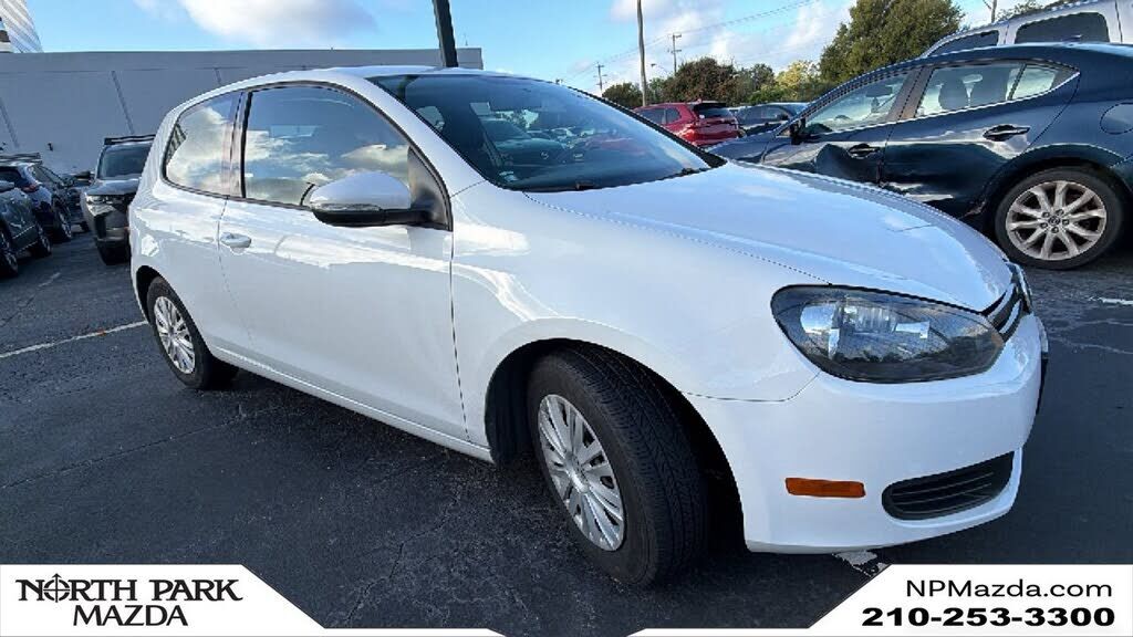 2011 VOLKSWAGEN Golf