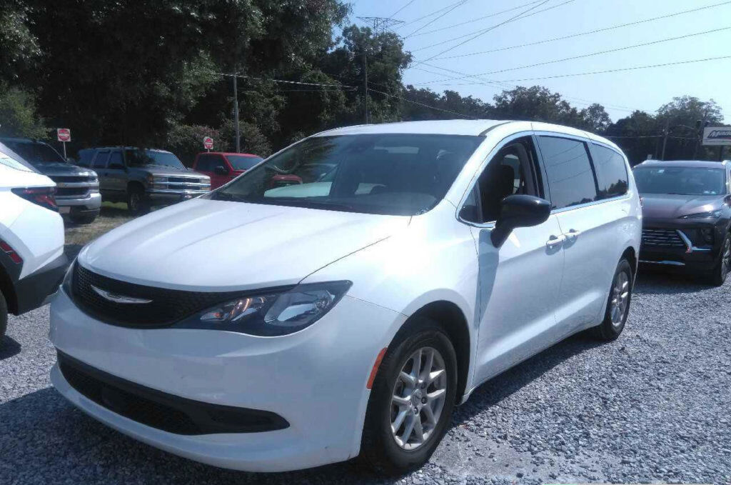 2024 CHRYSLER Voyager