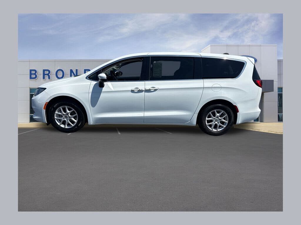 2023 CHRYSLER Voyager