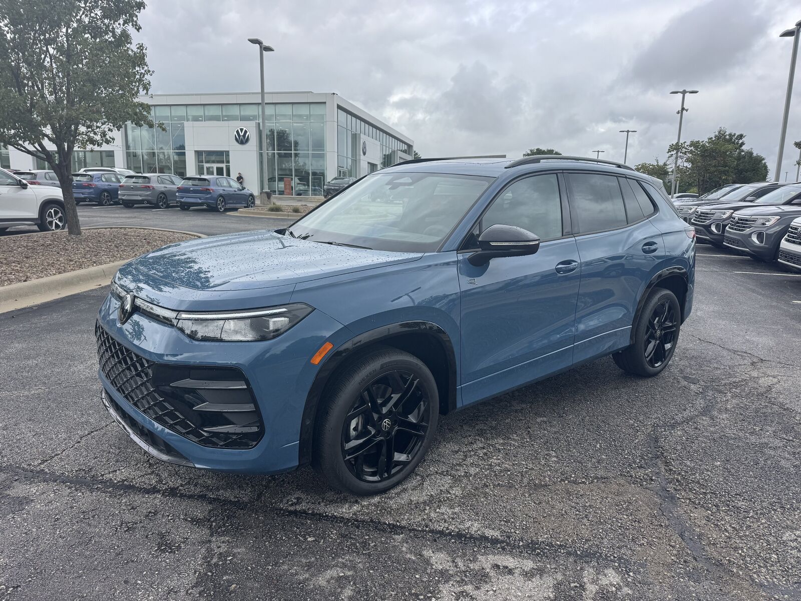 2026 VOLKSWAGEN Tiguan