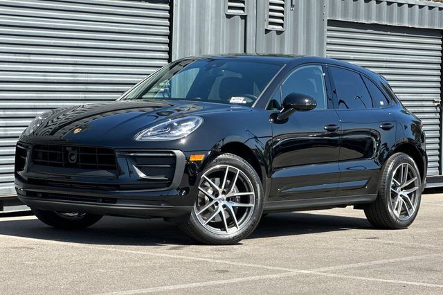 2026 PORSCHE Macan