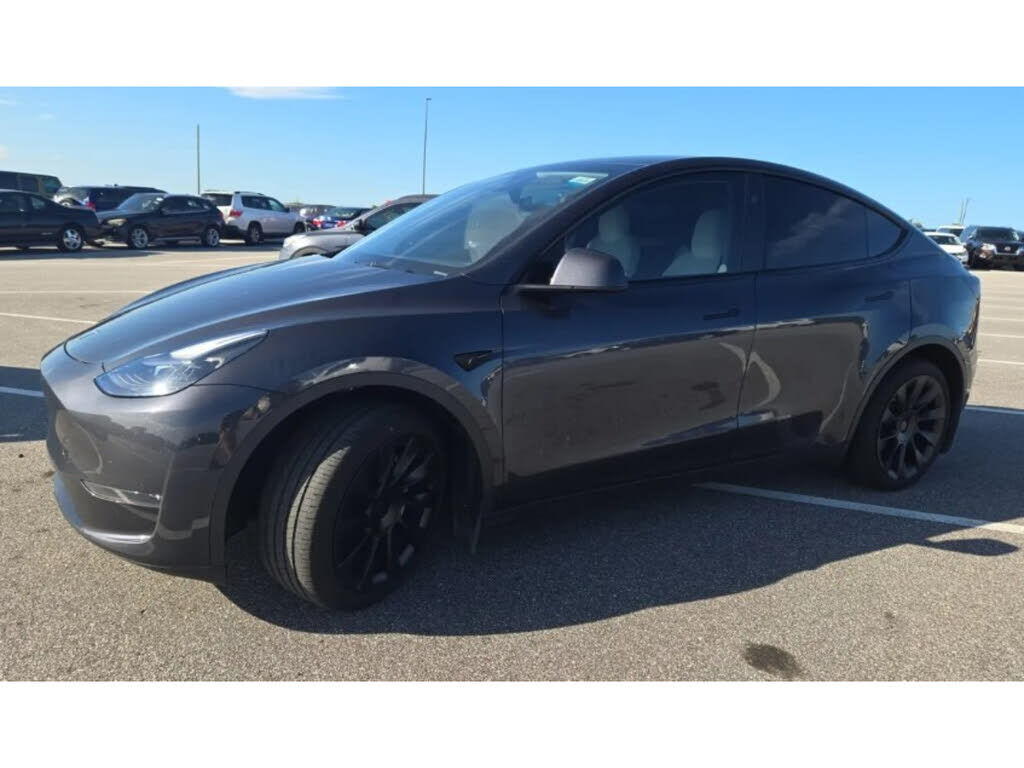 2024 TESLA Model Y