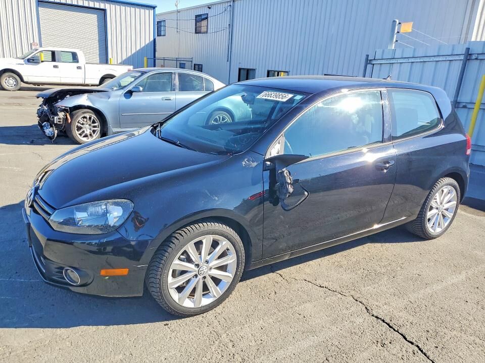 2013 VOLKSWAGEN Golf