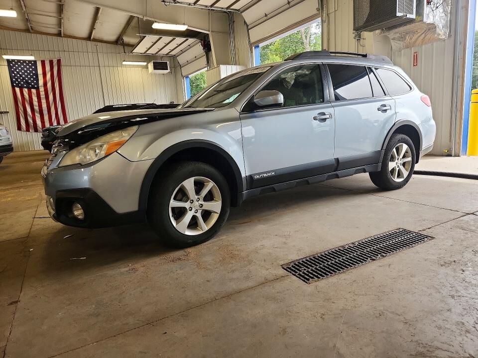 2014 SUBARU Outback