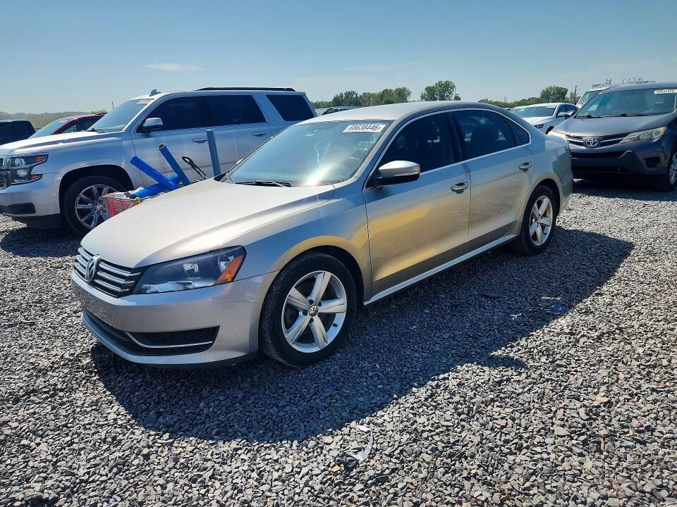 2013 VOLKSWAGEN Passat