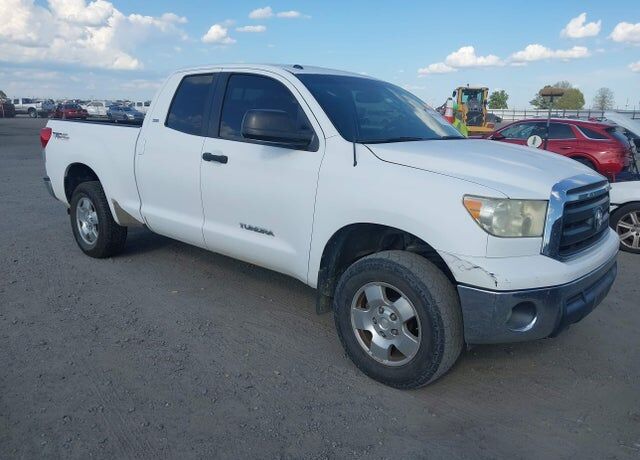 2011 TOYOTA Tundra
