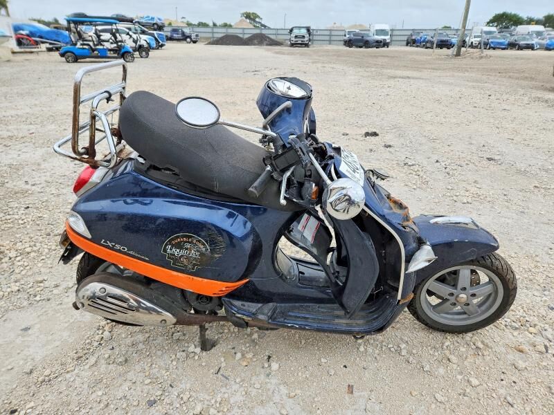 2011 PIAGGIO AND VESPA LX/S