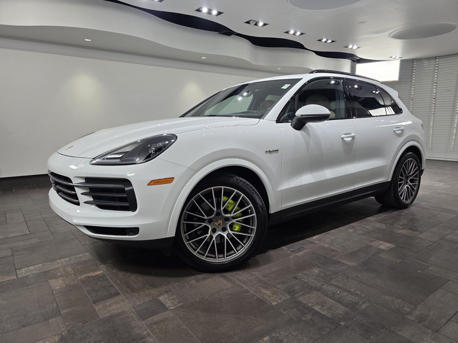2023 PORSCHE Cayenne