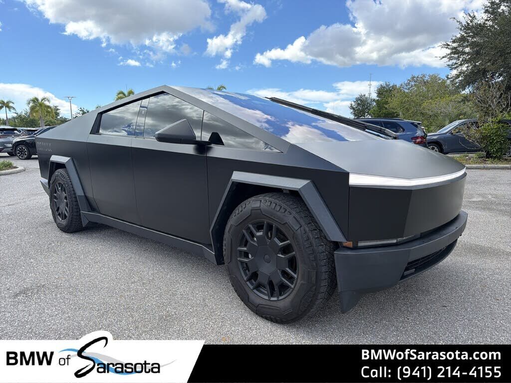 2024 TESLA Cybertruck