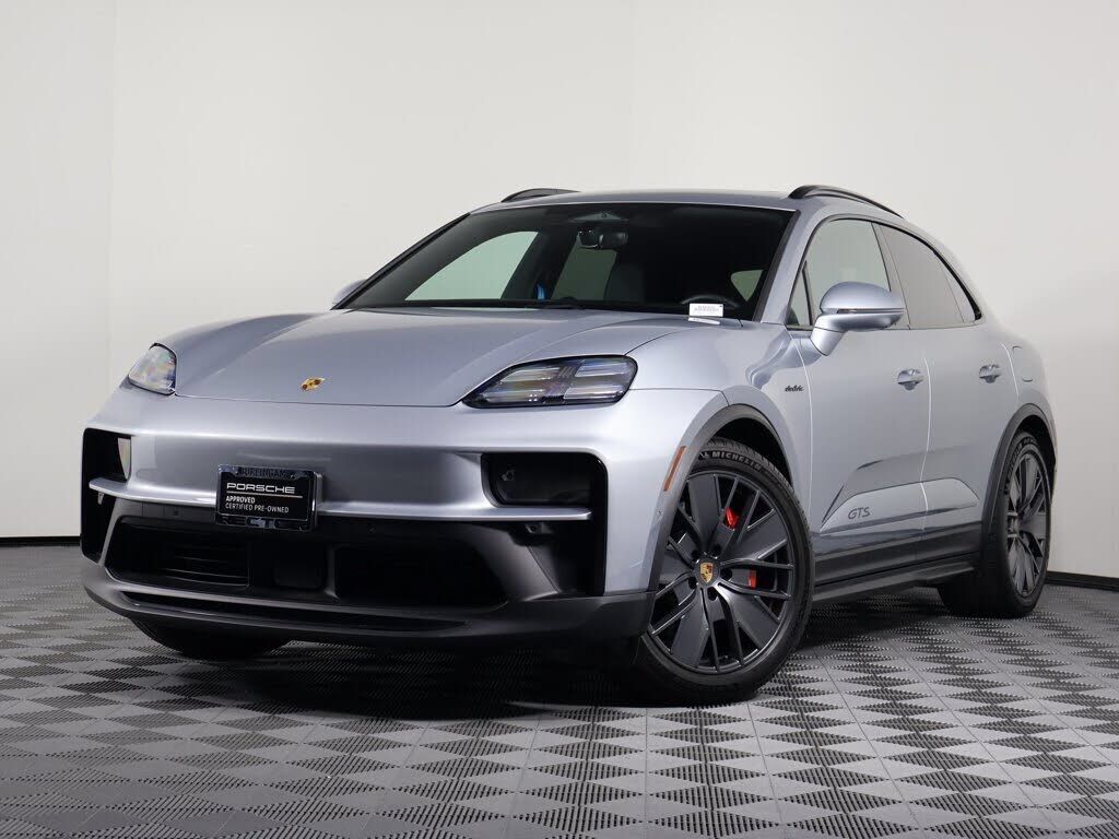2026 PORSCHE Macan