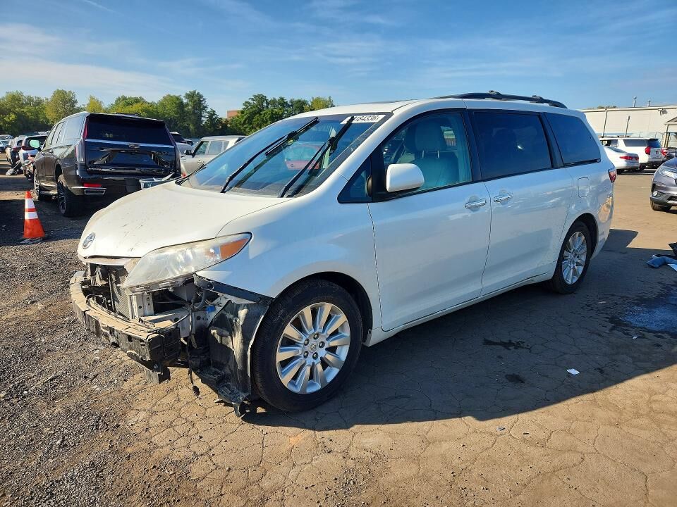 2015 TOYOTA Sienna