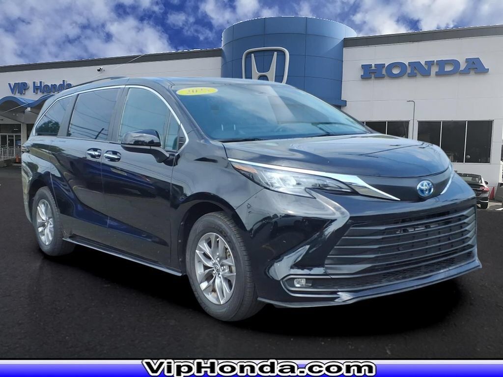 2025 TOYOTA Sienna