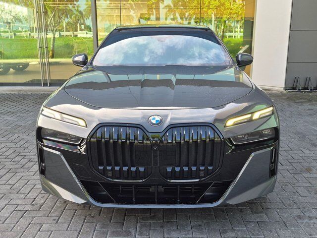 2023 BMW 760i