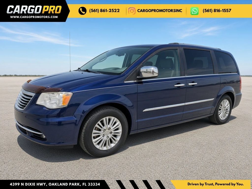 2013 CHRYSLER Town and Country