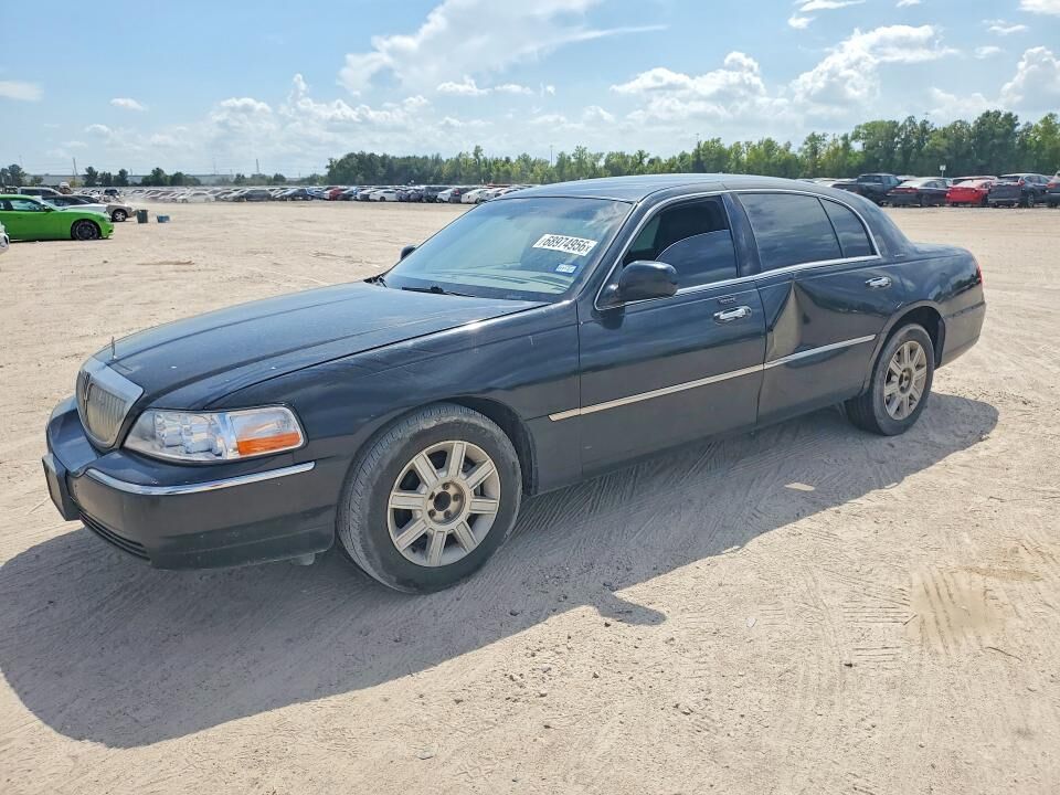 2011 LINCOLN Town Car