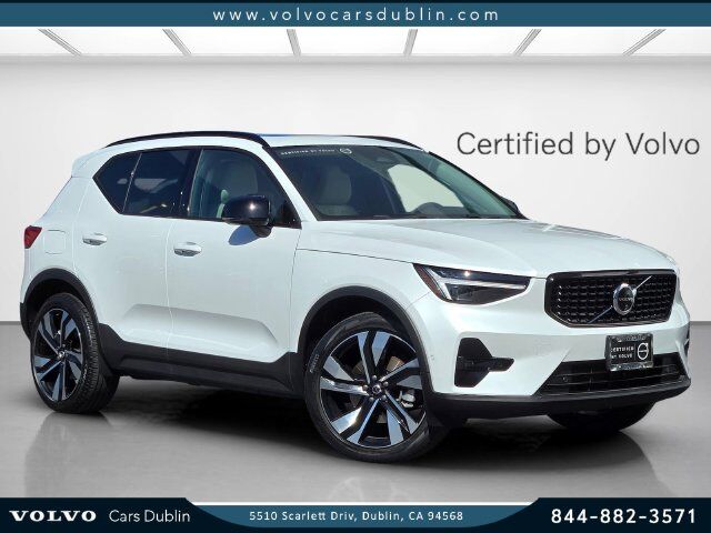 2024 VOLVO XC40