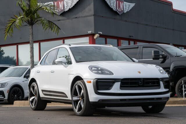 2024 PORSCHE Macan