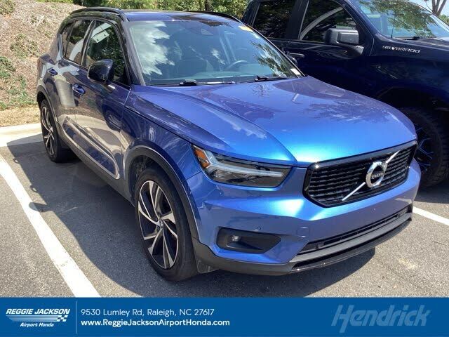 2021 VOLVO XC40