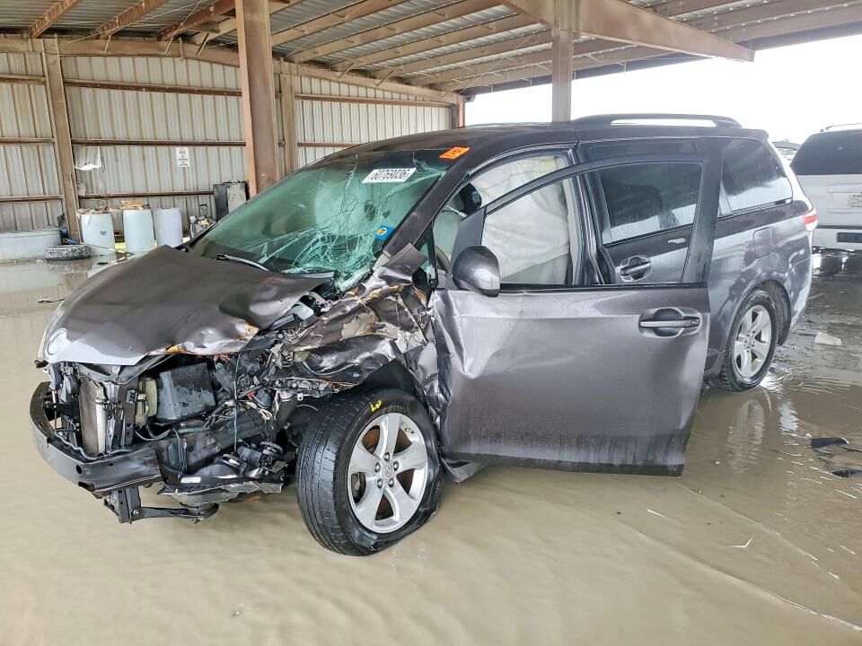 2012 TOYOTA Sienna