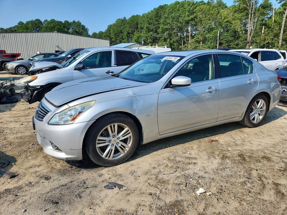 2015 INFINITI Q40
