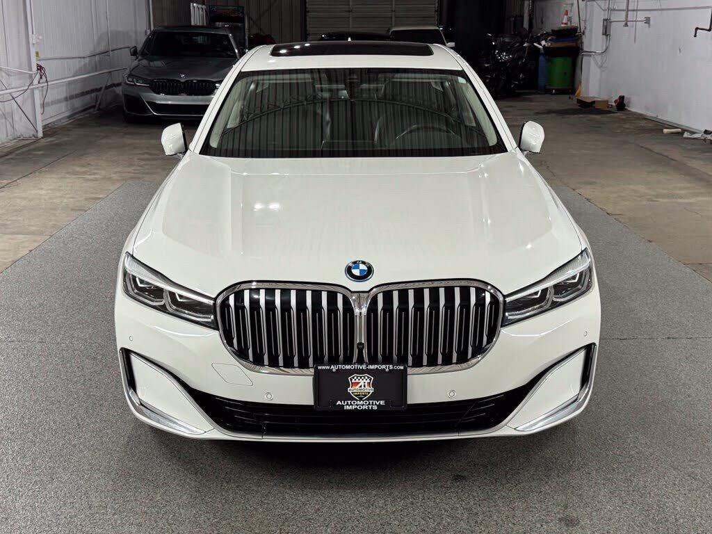 2022 BMW 745e