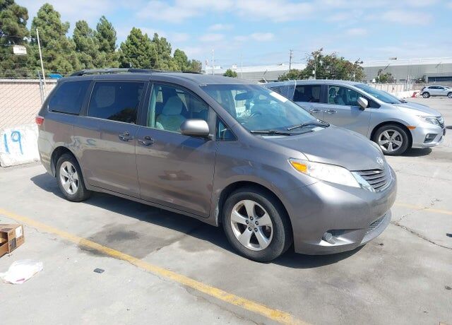 2015 TOYOTA Sienna