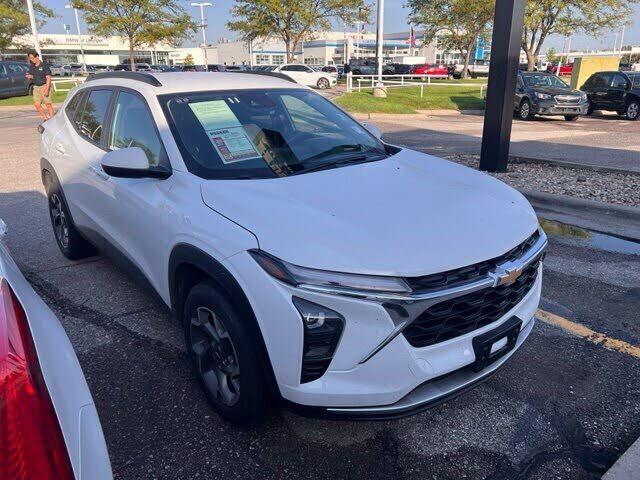 2025 CHEVROLET Trax