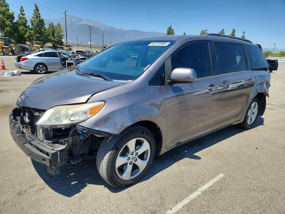 2015 TOYOTA Sienna