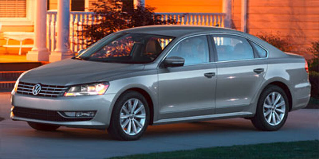 2012 VOLKSWAGEN Passat