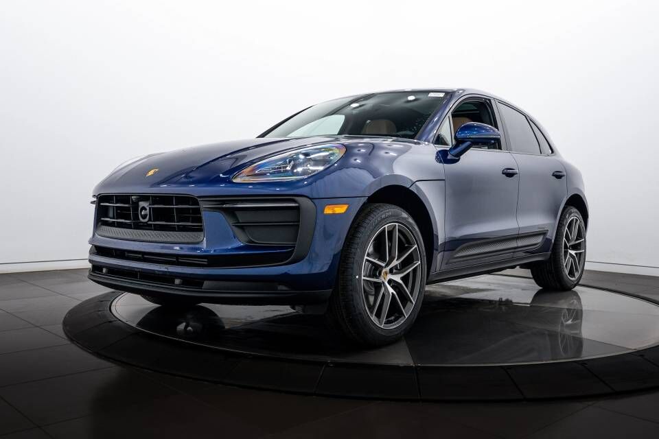 2026 PORSCHE Macan