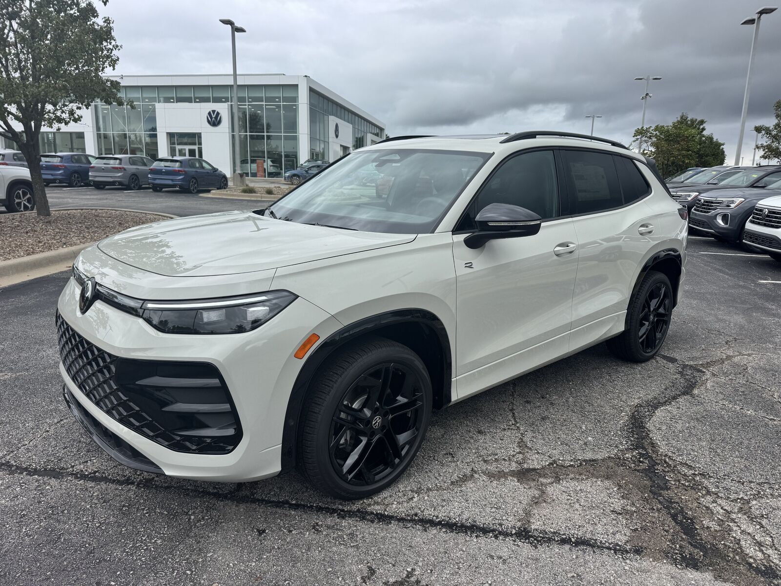 2026 VOLKSWAGEN Tiguan