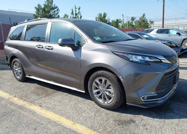 2022 TOYOTA Sienna