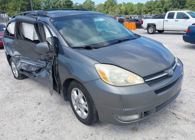 2004 TOYOTA Sienna