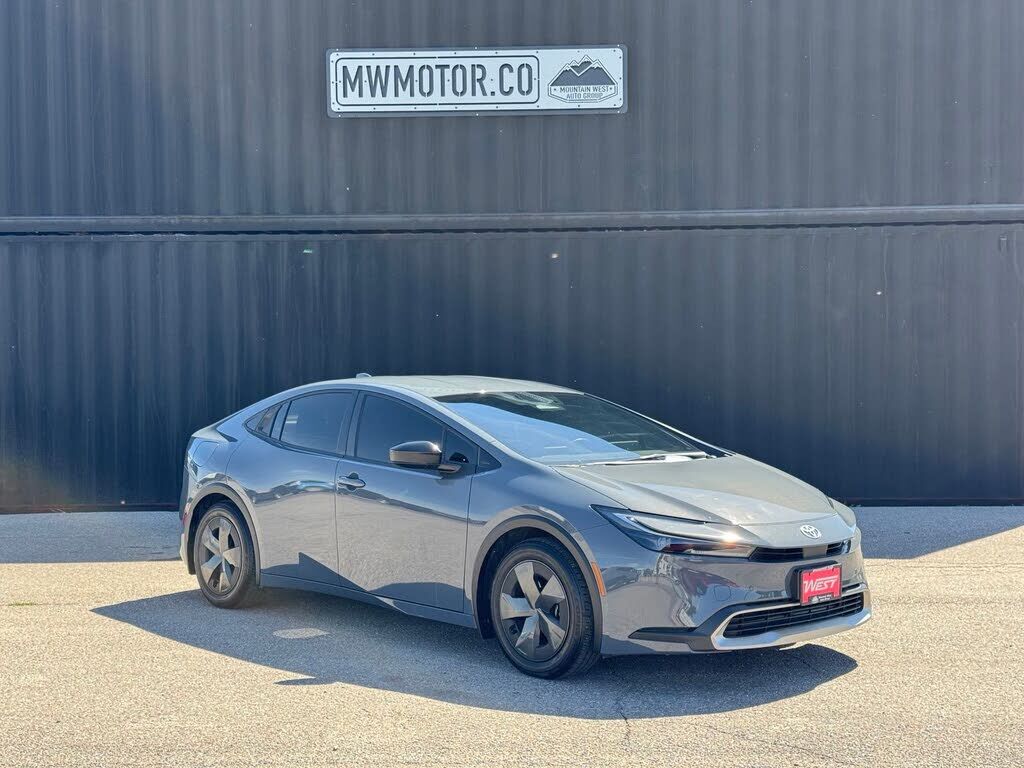 2024 TOYOTA Prius
