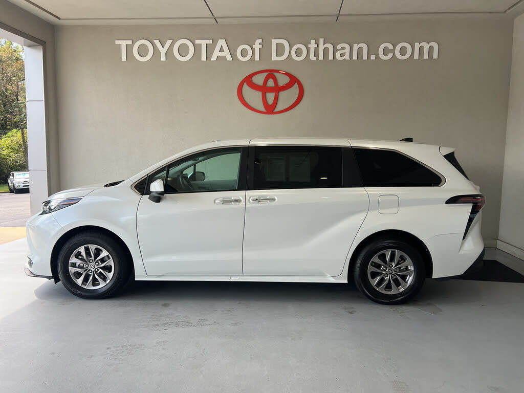 2025 TOYOTA Sienna