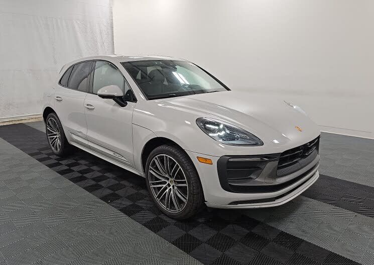 2023 PORSCHE Macan