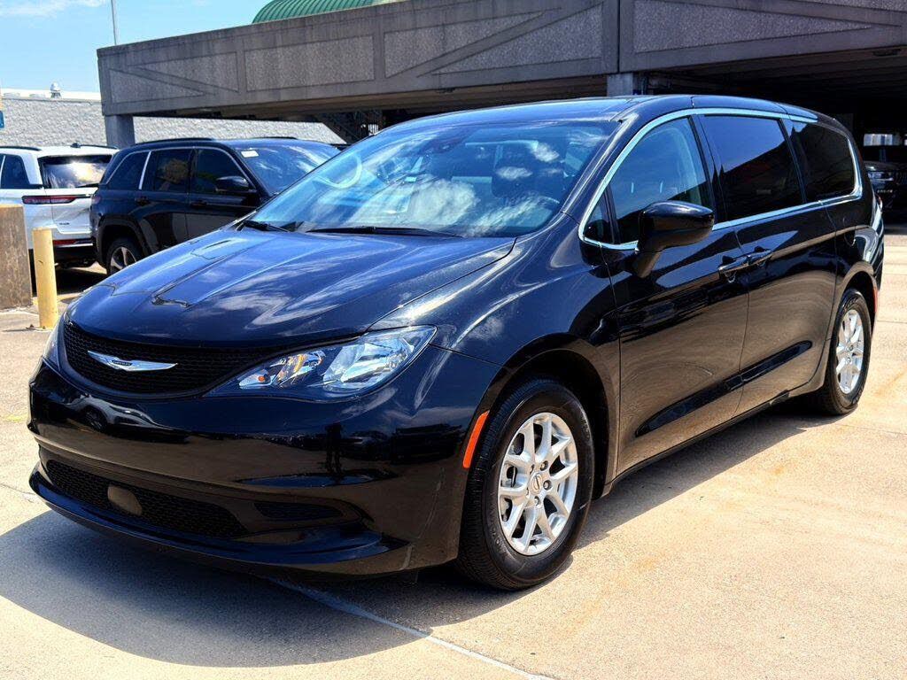 2023 CHRYSLER Voyager