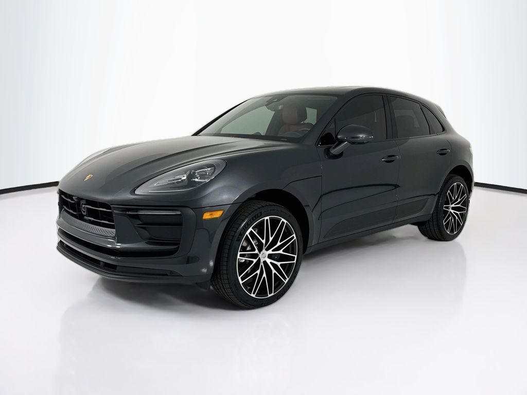 2026 PORSCHE Macan